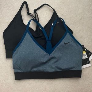 Nike Indy Sports Bra (2-pack: 1 black and 1 blue).